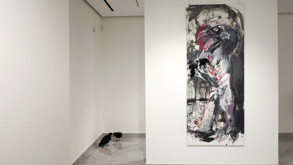 nedbalka gallery / bratislava / ravens, busts and flowers